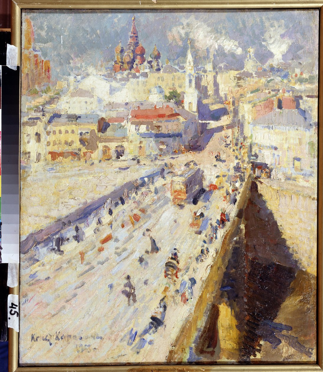 Stará Moskva (Stará Moskva). Pohled na most, který vede do města, s fasádami budov a střechami kostelů, pod oslňujícím sluncem. Obraz Konstantina Alexejeviče Korovina (Constantin Korovin) (1861-1939), olej na plátně od Konstantin Alekseevich Korovin