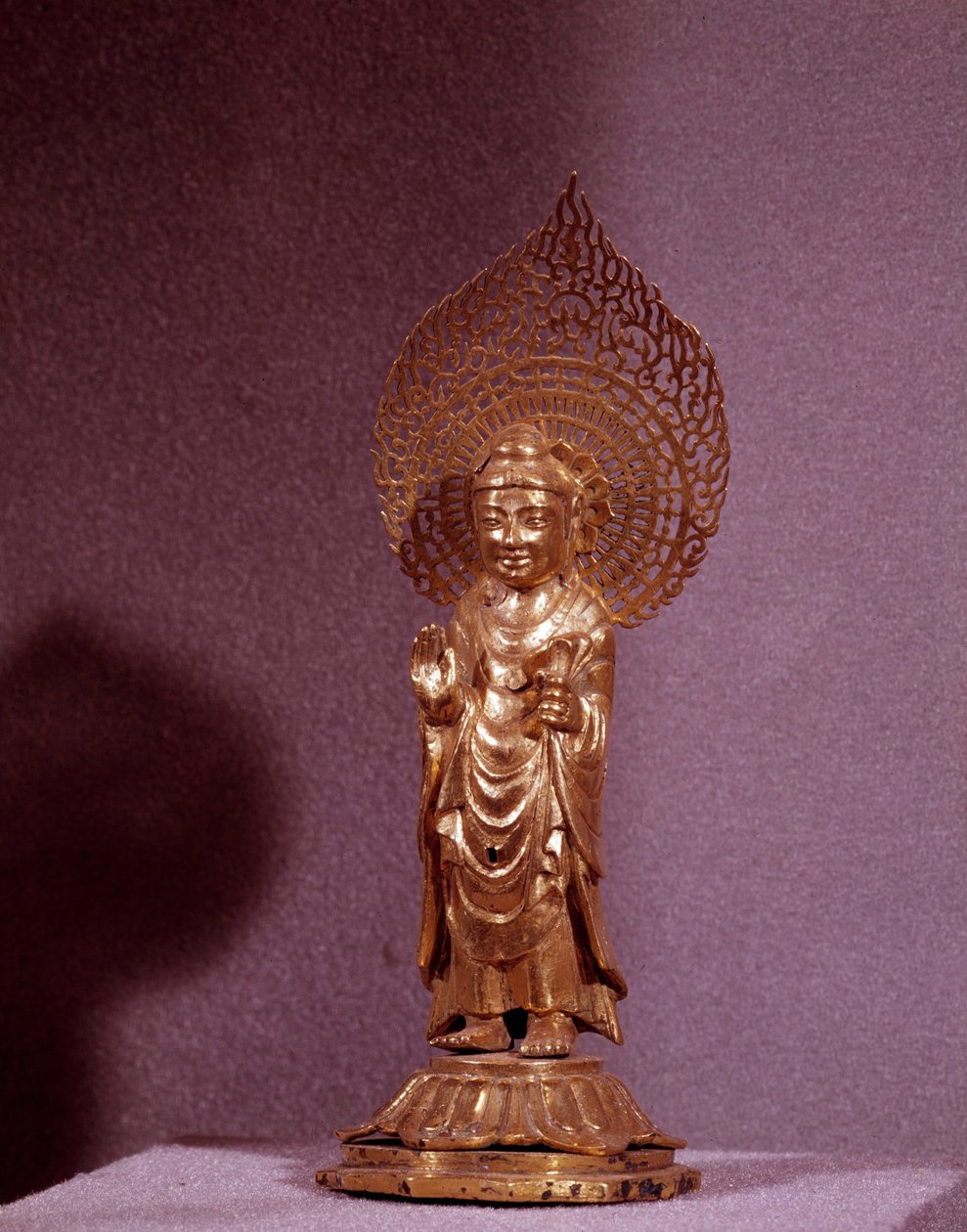 Art Coreen: znázornění Buddhy Amitabha, zlatá soška. Silla období. 7.-8. století. Národní muzeum Koreje od Korean School