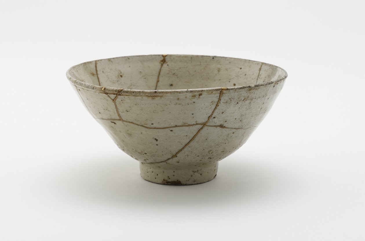 Čajová mísa (koraijawan), druhá polovina 16. století (porcelán s průhlednou, světle modrou glazurou, opravy zlatého laku) od Korean School