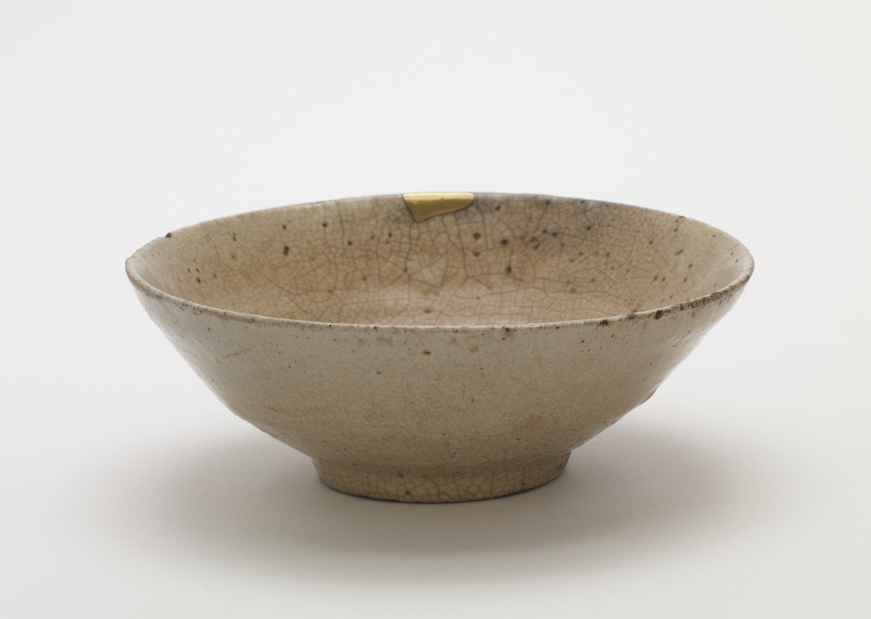 Čajová mísa, 2. polovina 16. století (kamenina, neslinutý porcelán, s čirou glazurou, opravy zlatého laku) od Korean School