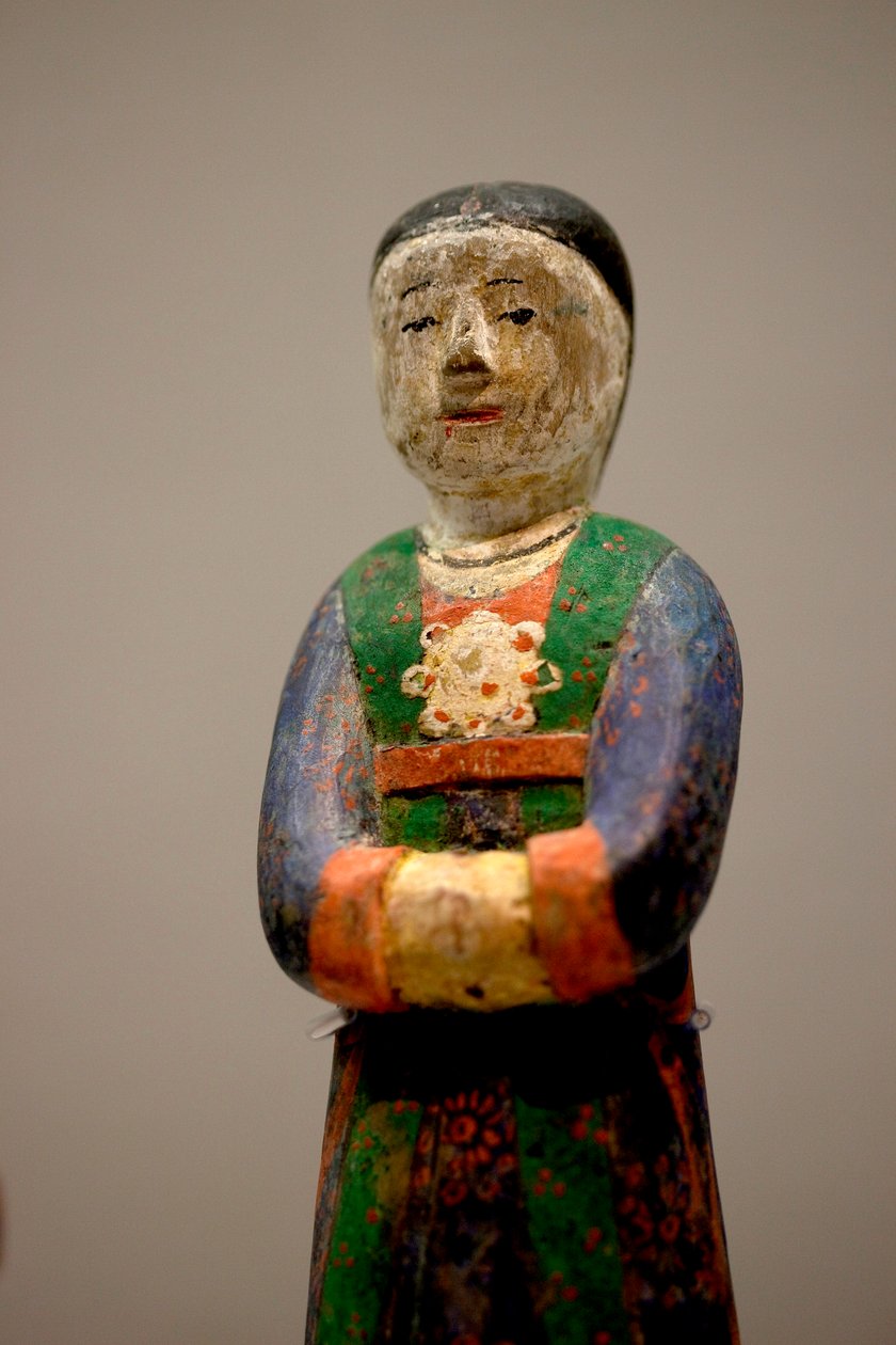 Dekorativní postava hrobu. Polychromované vyřezávané dřevo, pozdní období Joseon (Choson). od Korean School