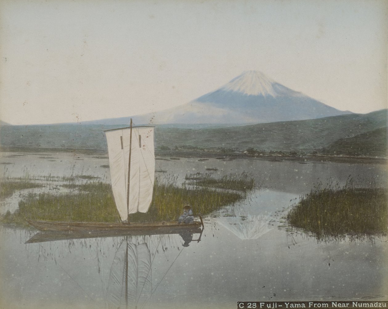 Fudži-jama z okolí Numadzu, asi 1890 (stříbrné albuminové tisky s nanesenou barvou) od Kusakabe Kimbei