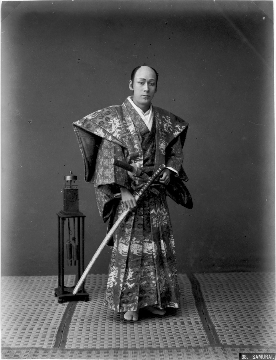 Samurai Warrior, 80. léta 19. století (ručně barevný tisk z bílků) od Kusakabe Kimbei