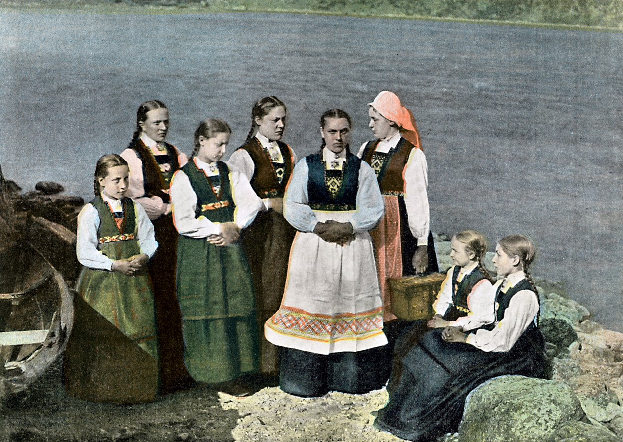 Ženy a děti v národním kroji, Sognafjorden, Norsko, c1890 od L Boulanger