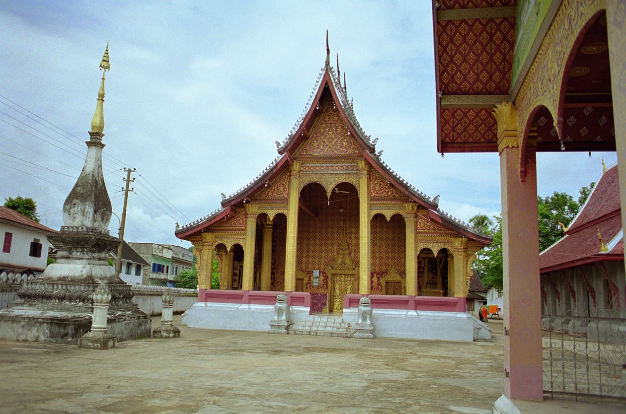 Wat Mai od School Laotian