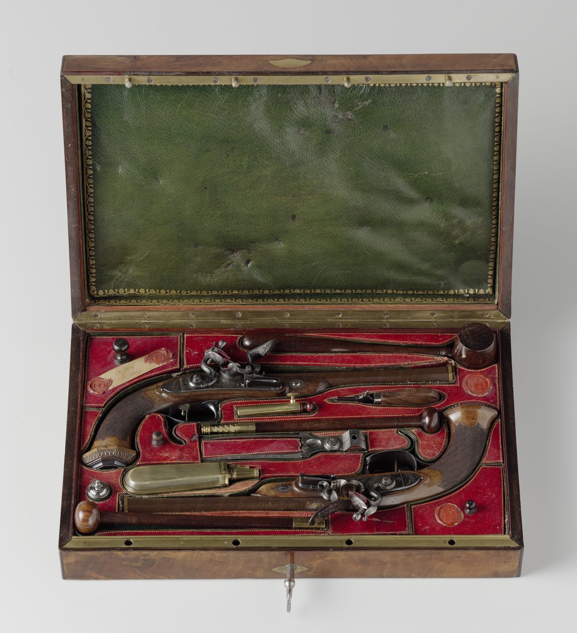 A Cased Pair of Pistols, údajně vlastněná Napoleonem, Perin Le Page, cca 1813-5 (dřevo, železo, zlato) od Lapage