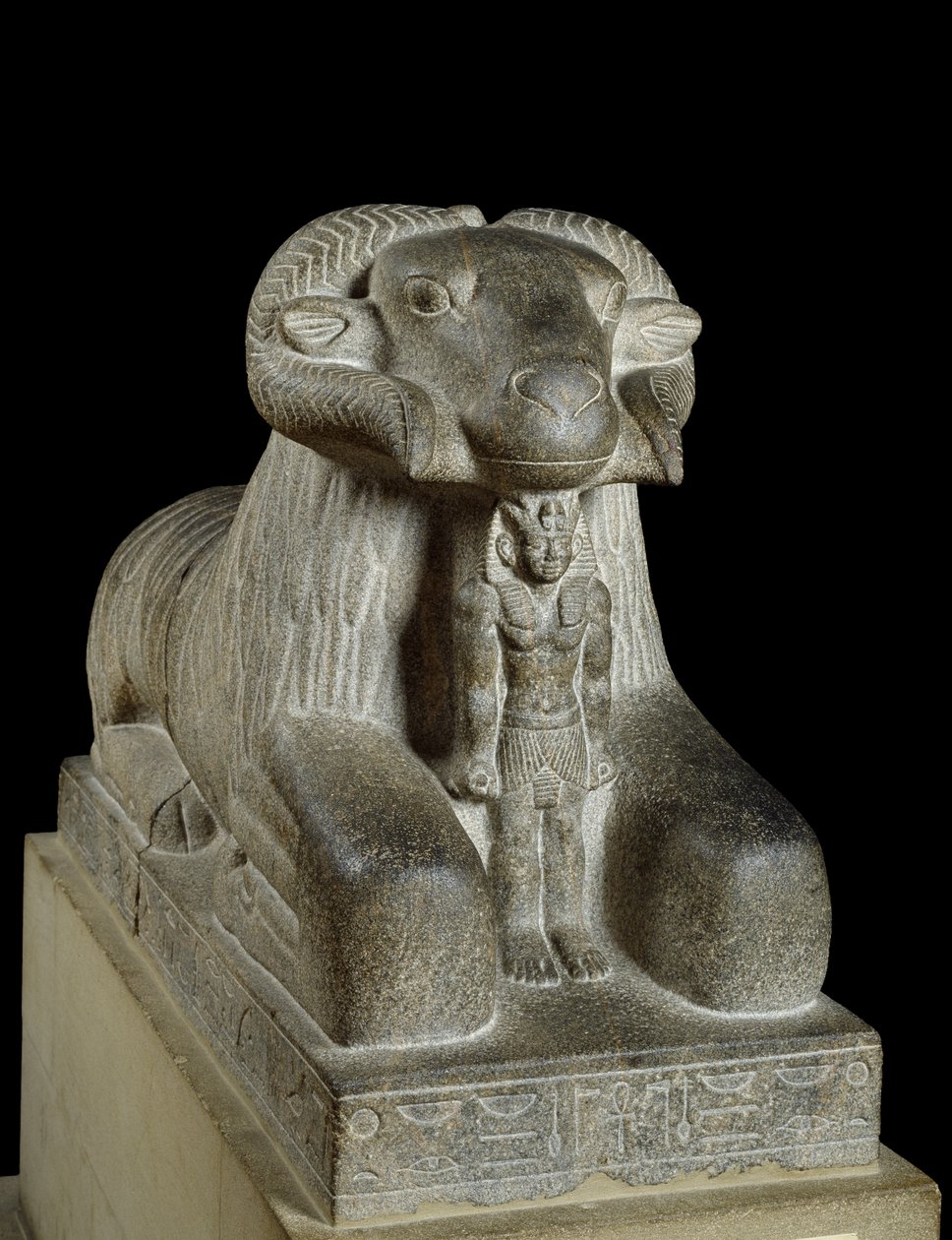 Socha Amunova berana, asi 680 př. n. l., žula od Late Period Egyptian