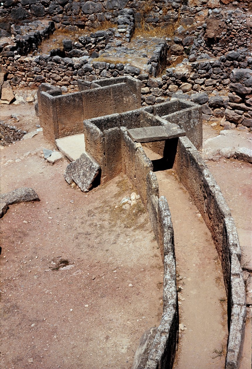 Letecký pohled na první kruh hrobek (královský hřbitov) objevený archeologem Heinrichem Schliemannem (1822-1890) v letech 1870: místo starověkého města Mycenes, na Peloponésu (1500-1100 př.nl) Řecko od Late Helladic Period Mycenaean