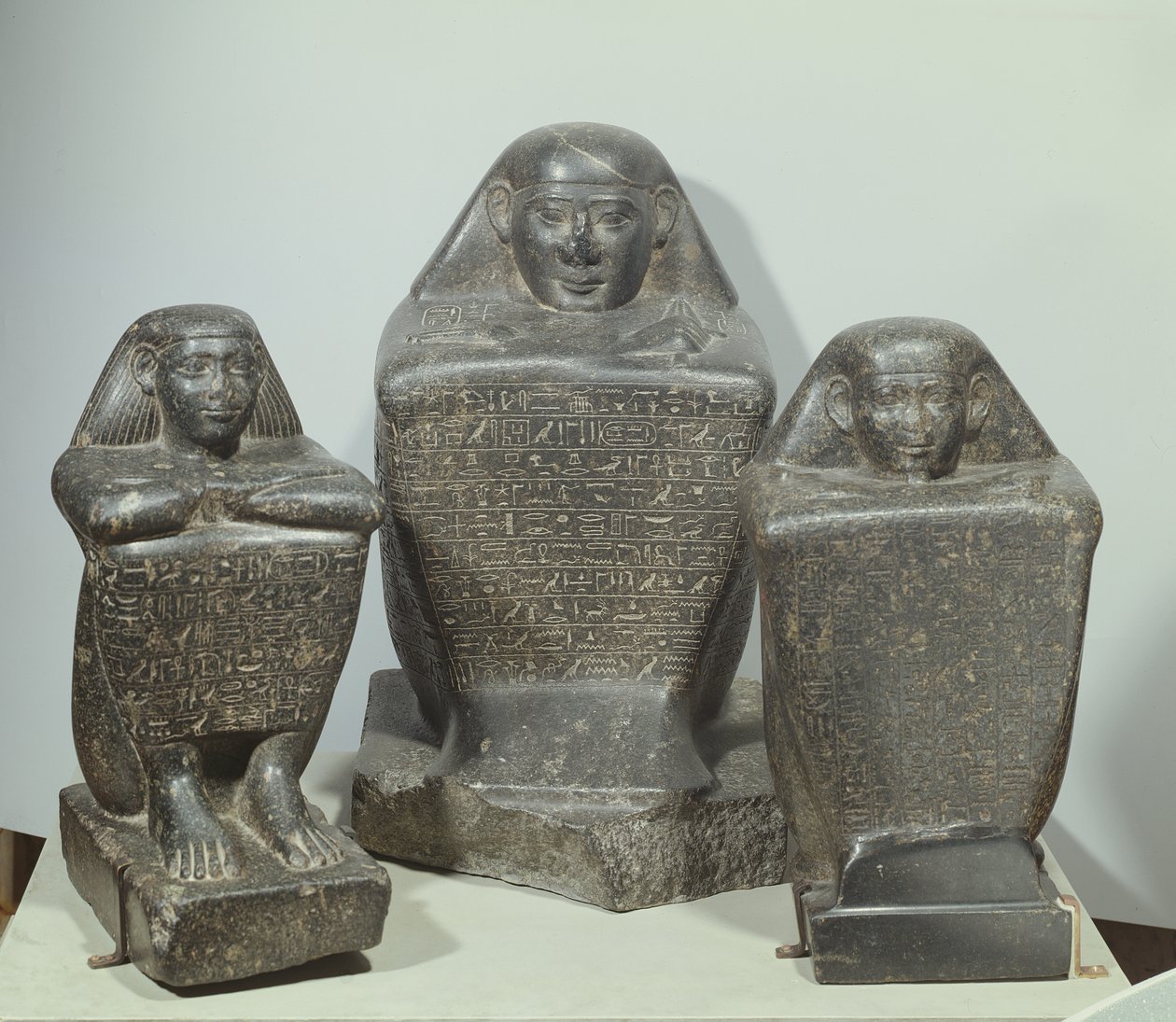 Blokové sochy Akhamenru, Harwa a Amenemonet, 25.-26. dynastie (diorit) od Late Period Egyptian