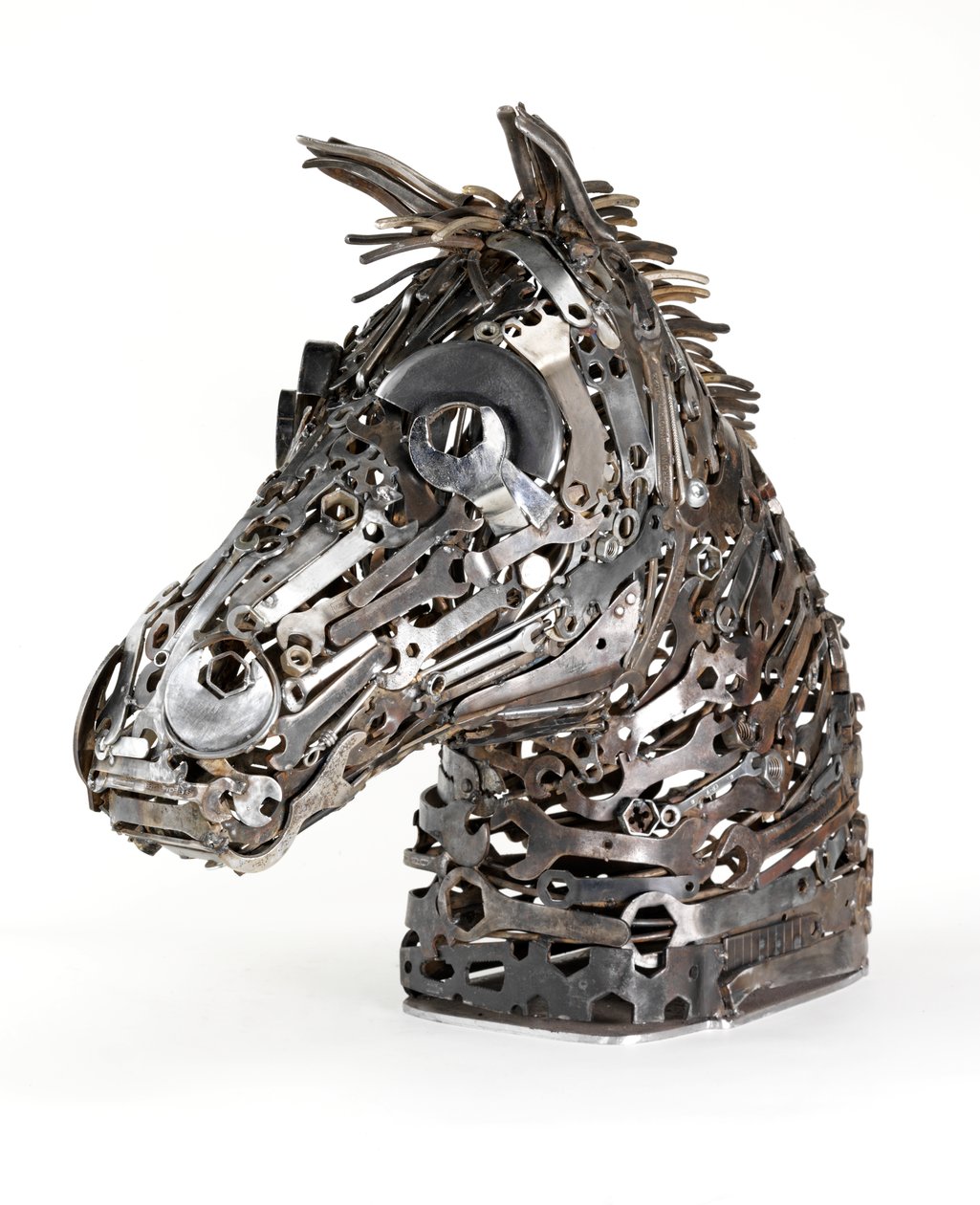 Warhorse (kov, klíče, nástroje a nalezené předměty) (viz také 440480) od Lawrie Simonson