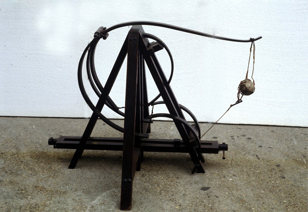 Katapult. Model z kresby Leonarda da Vinciho (Leonardo da Vinci). Muzeum vědy a techniky, Milán. od Leonardo da (after) Vinci