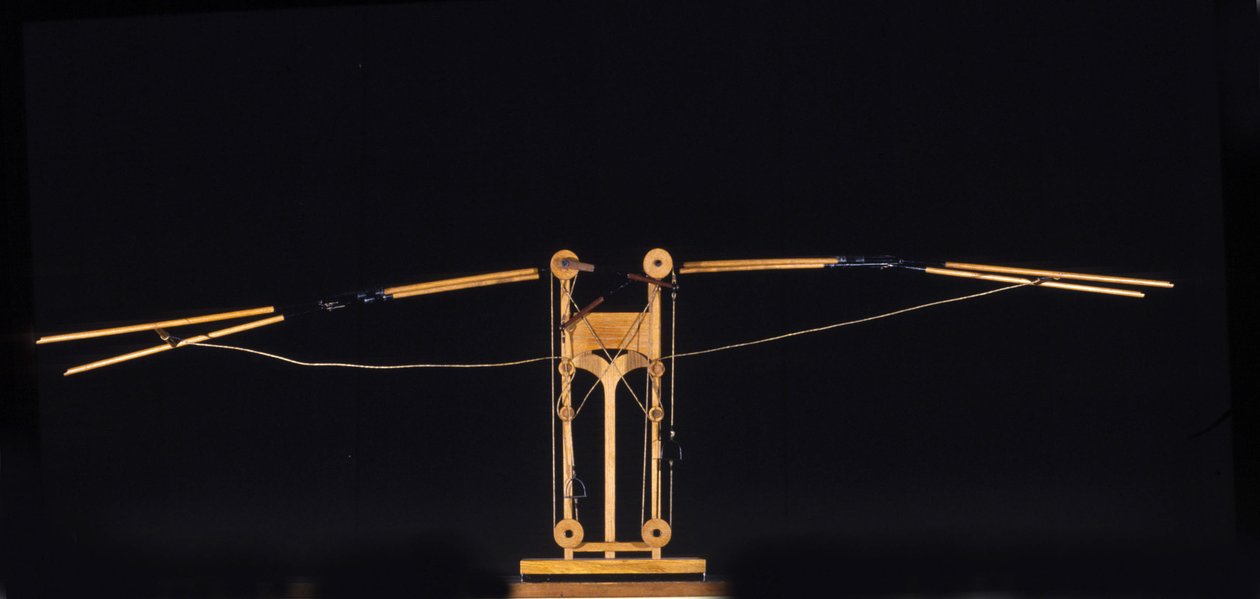 Stroj pro létání s křídly. Model z kresby Leonarda da Vinciho (Leonardo da Vinci). Muzeum vědy a techniky, Milán. od Leonardo da (after) Vinci