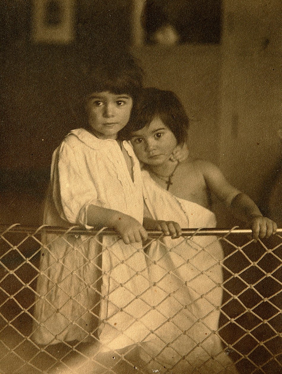 Portrét dětí. Stříbrná želatinová fotografie od Leonida Nikolajeviče Andrejeva (1871-1919) od Leonid Nikolaevich Andreyev