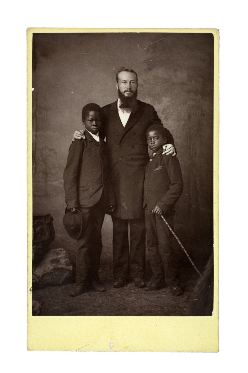 Dva chlapci z Konžského vzdělávacího institutu pro africké studenty, Llnagollen, Wales, 1886 (albumenový tisk) od Lettsome and Sons
