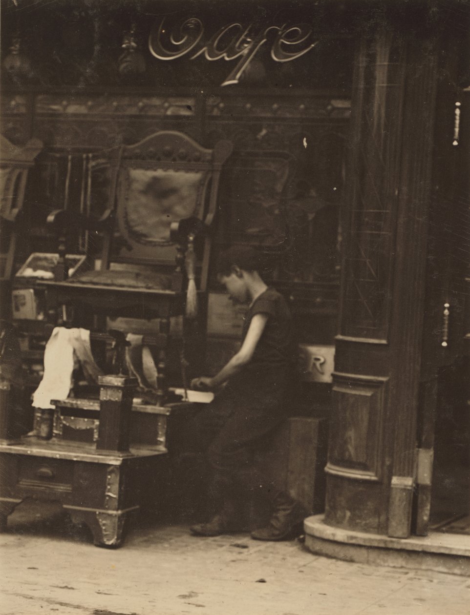 Mladý obuvník pracující na Canal Street v New Yorku od Lewis Wickes Hine