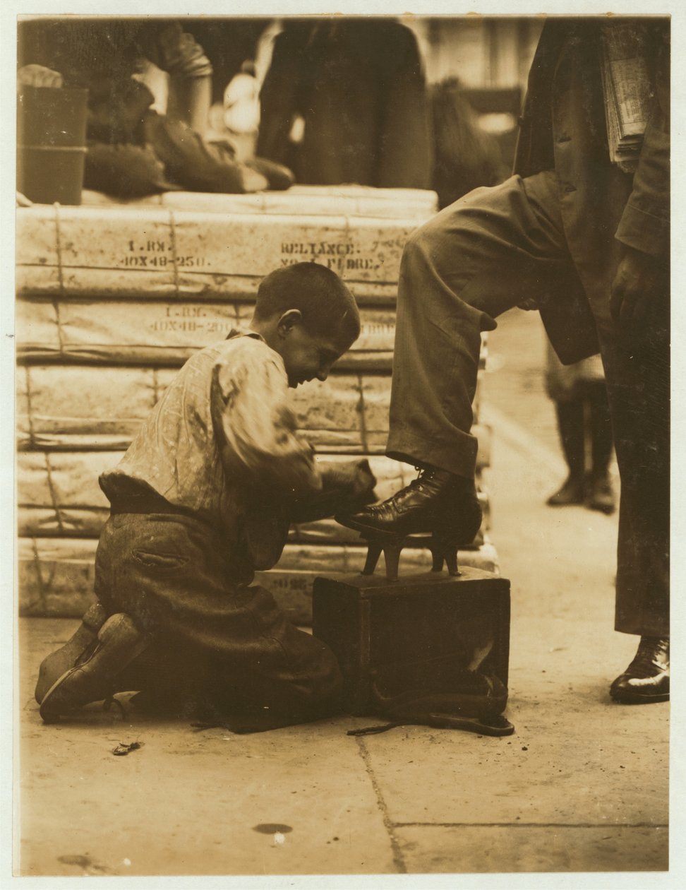 Bootblack v Bowery, New York, 1910 od Lewis Wickes Hine