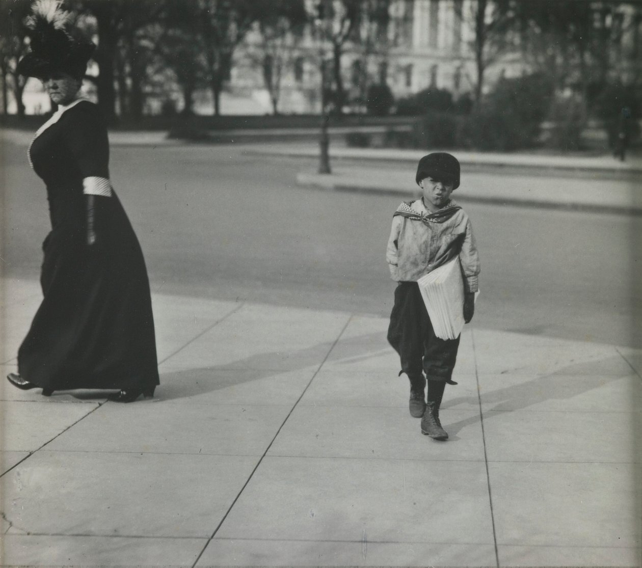 Chlapec s novinami, Washington, D.C. od Lewis Wickes Hine