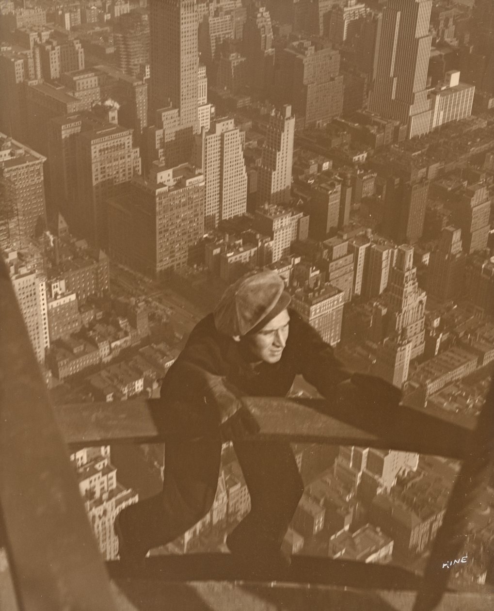 Šplhání po trámech na Empire State - 100 příběhů nahoru od Lewis Wickes Hine