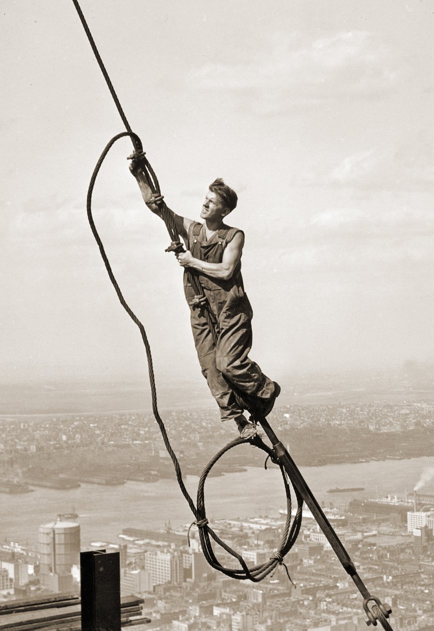 Stavební dělník, Empire State Building, New York City, kolem roku 1930 od Lewis Wickes Hine