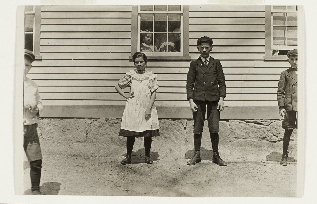 Edward St. Germain a jeho sestra Delia, Phoenix, Rhode Island, duben 1909 od Lewis Wickes Hine