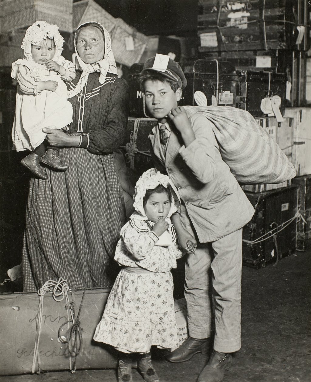 Italská rodina hledá ztracená zavazadla, Ellis Island od Lewis Wickes Hine