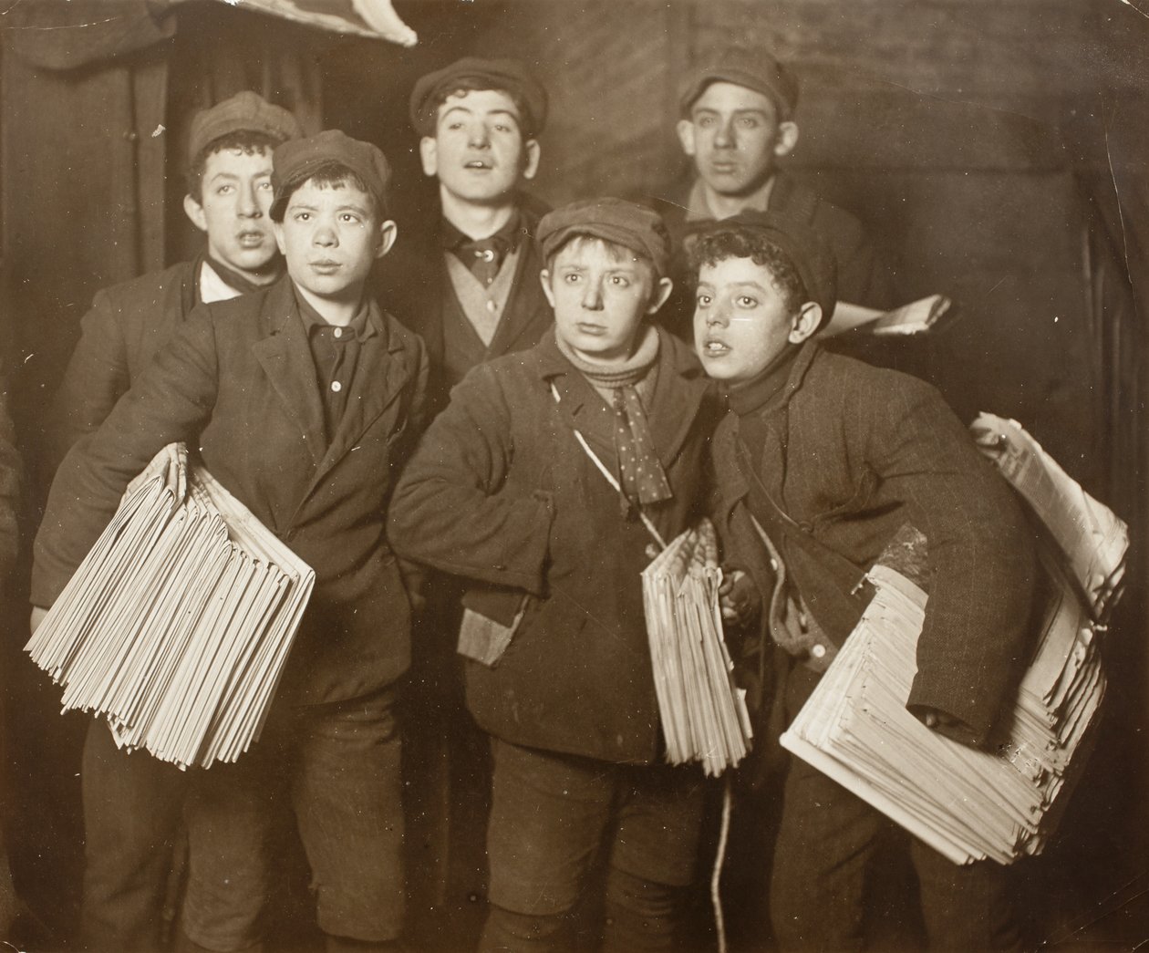 Prodavači novin od Lewis Wickes Hine