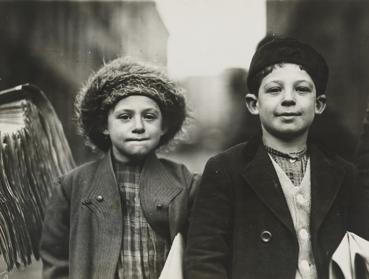 Newsies, Newark, New Jersey, prosinec 1909 (želatinový stříbrný potisk) od Lewis Wickes Hine