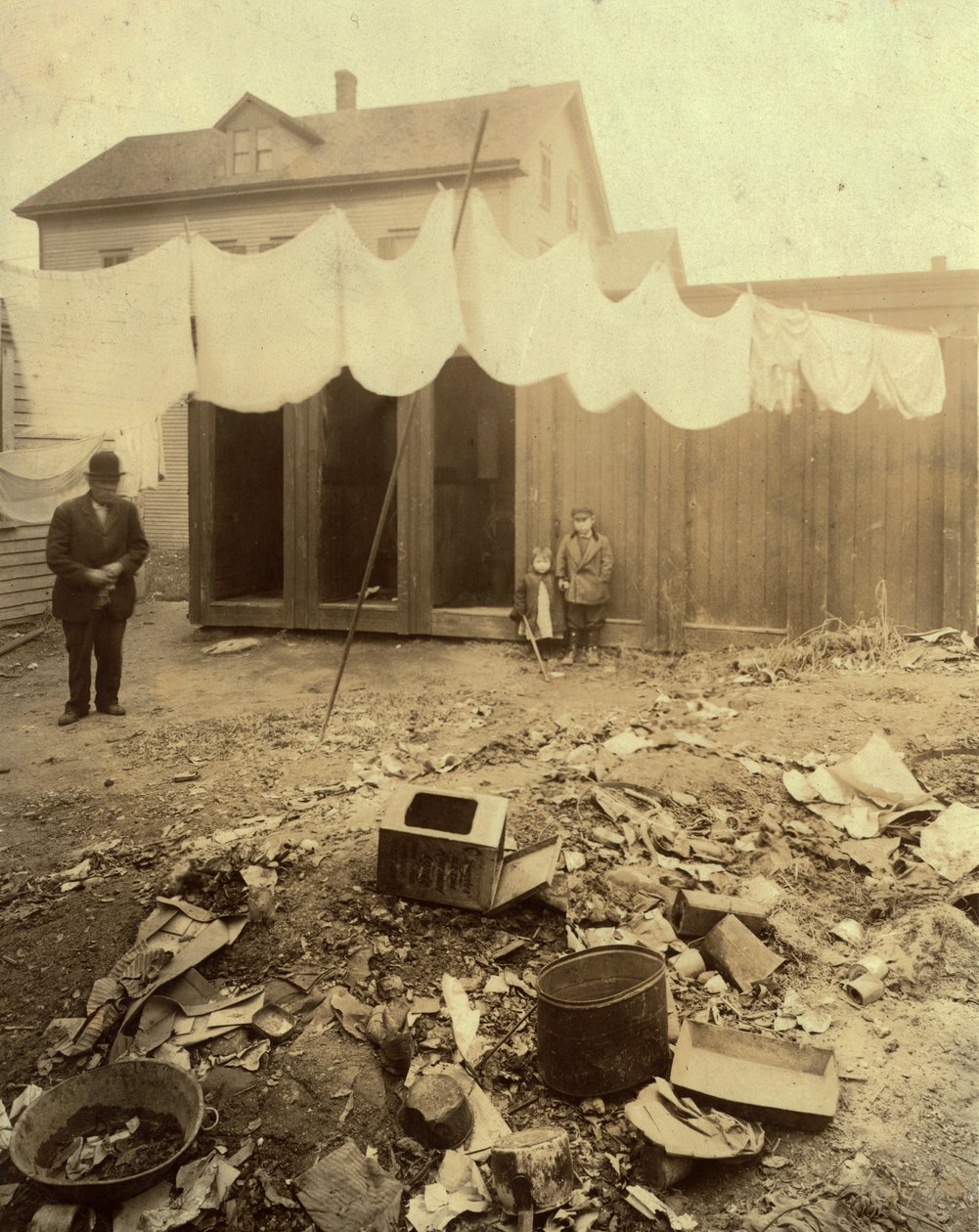 Přístavky na dvorku na ulici Borden Street v Providence na Rhode Islandu od Lewis Wickes Hine
