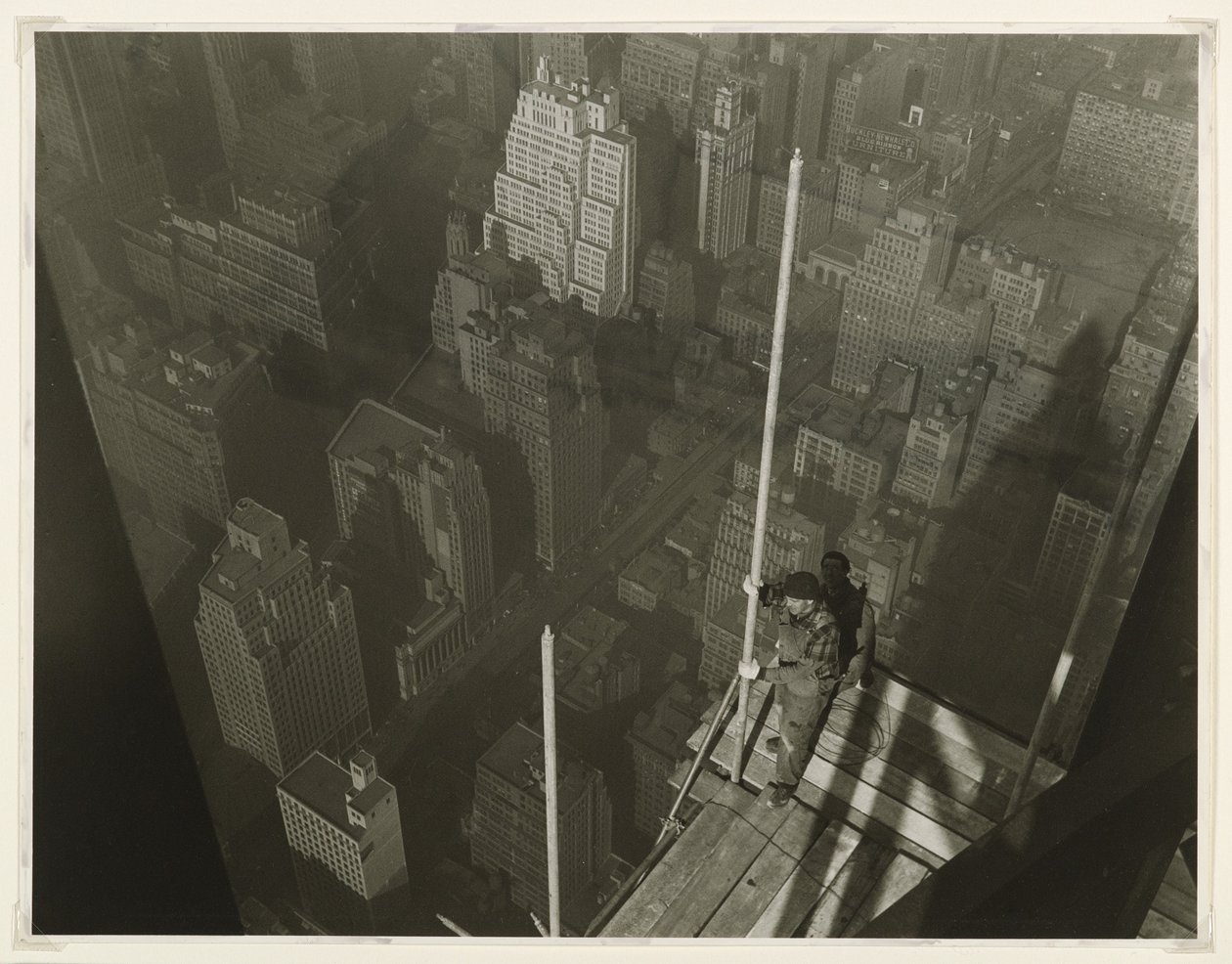 Raising the Mast, Empire State Building, 1931 (želatinová stříbrná fotografie) od Lewis Wickes Hine