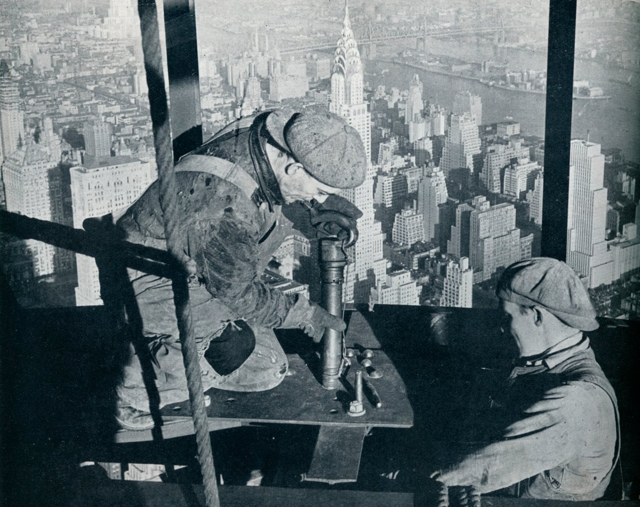 Přinýtování posledních šroubů na budově The Morning Mast of the Empire State, c1931 od Lewis Wickes Hine