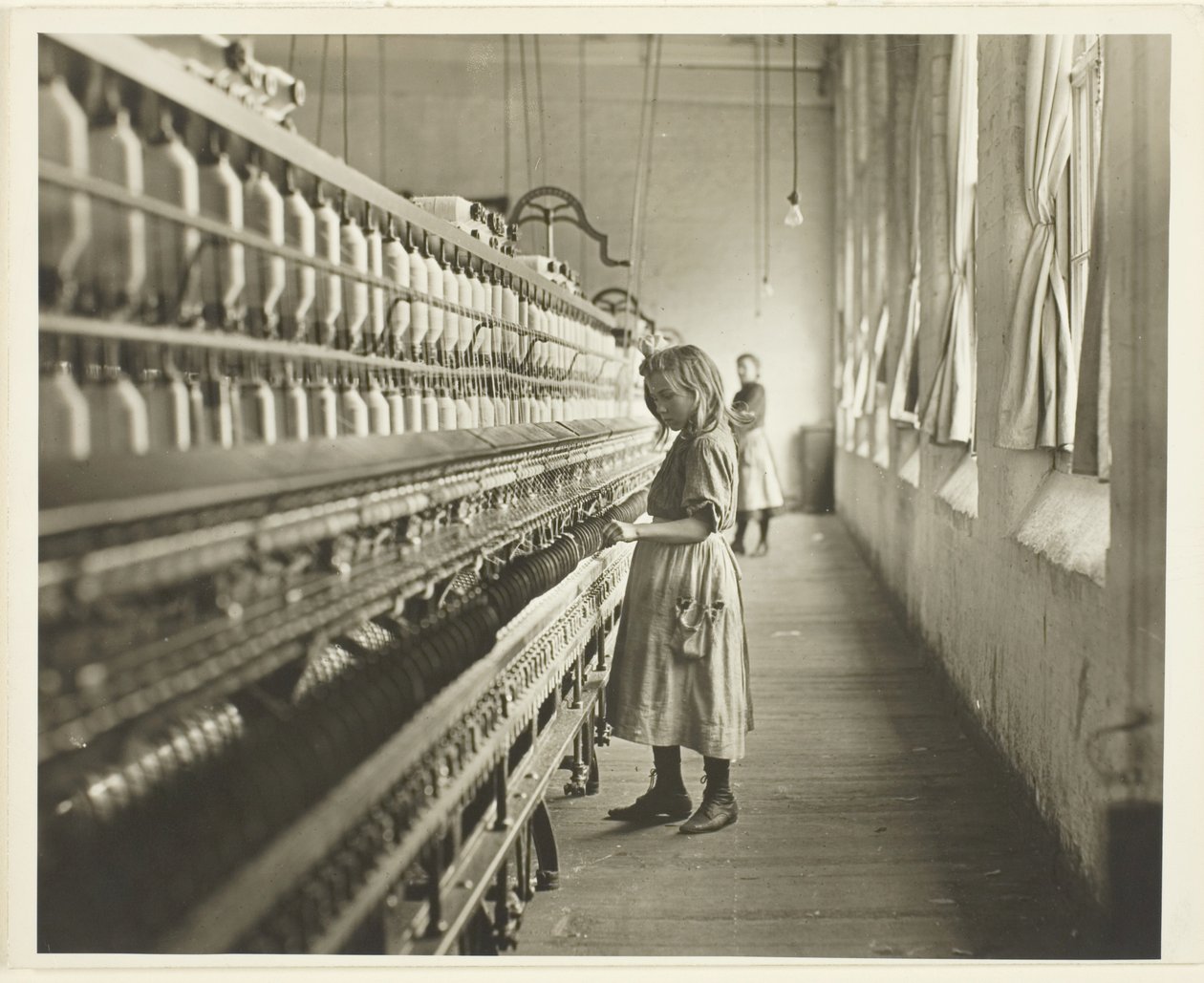 Sadie Pfeiferová, přadlena bavlny, Lancaster, Jižní Karolína od Lewis Wickes Hine