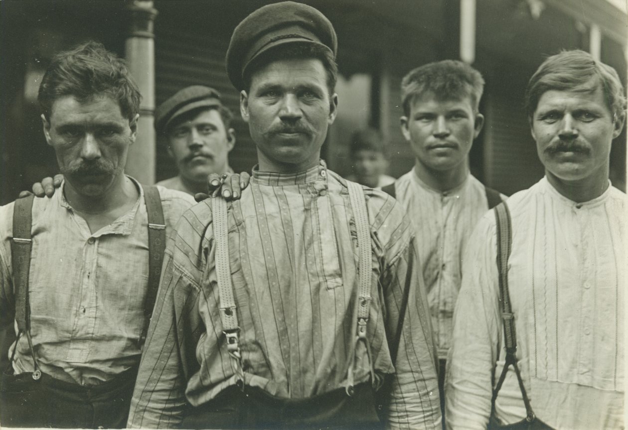 Oceláři v Russian Boarding House, Homestead, Pennsylvania, 1907-8 (želatinový stříbrný tisk) od Lewis Wickes Hine