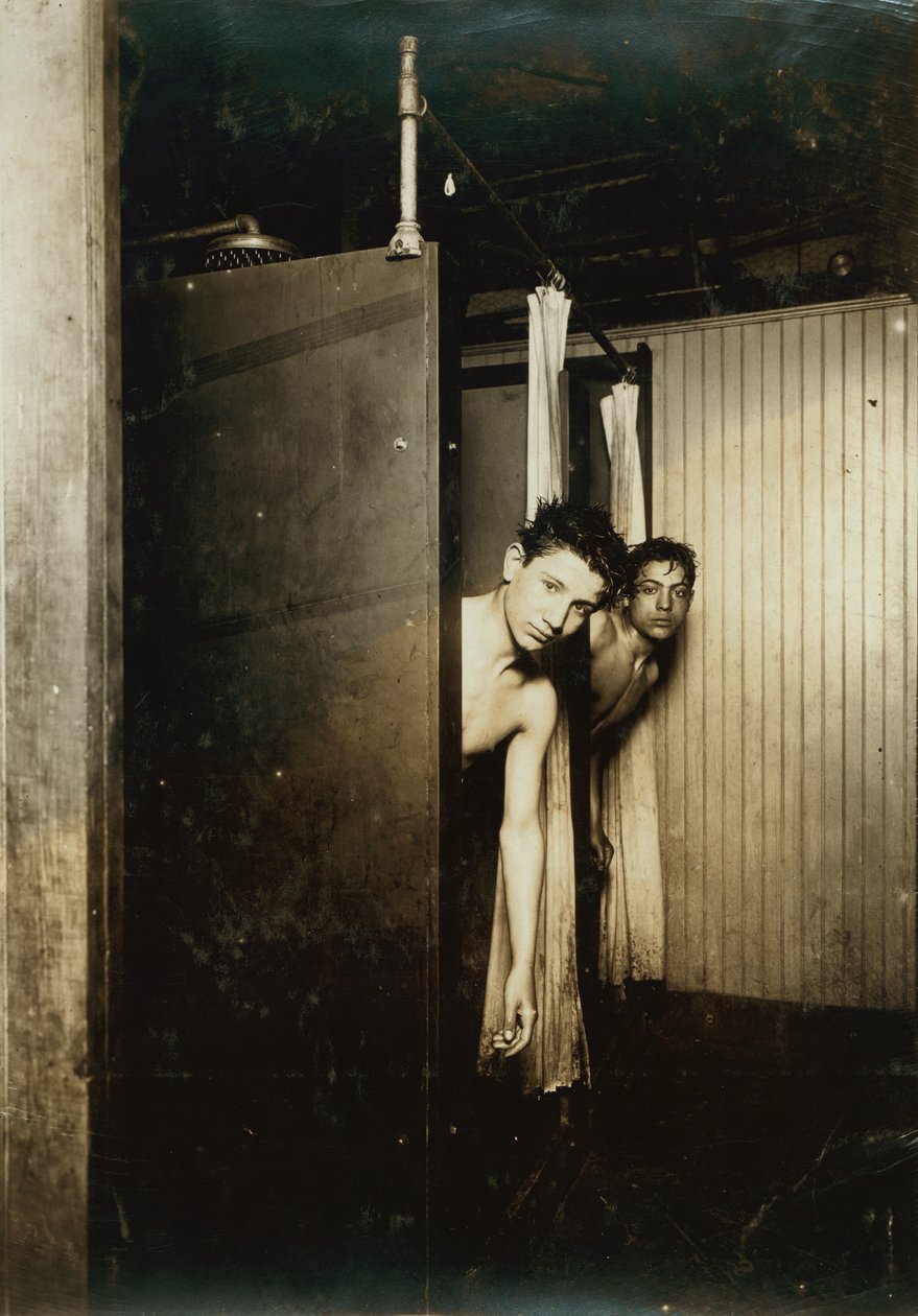Telegrafujte chlapce pomocí sprchových van, Poštovní Tel. Co., Broadway, New York, 1910 od Lewis Wickes Hine