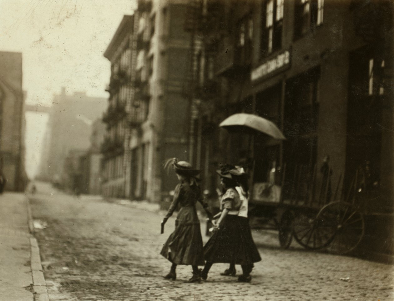 Dělníci ze Salvanovy továrny na léky na Olive Street v St. Louis, Missouri od Lewis Wickes Hine