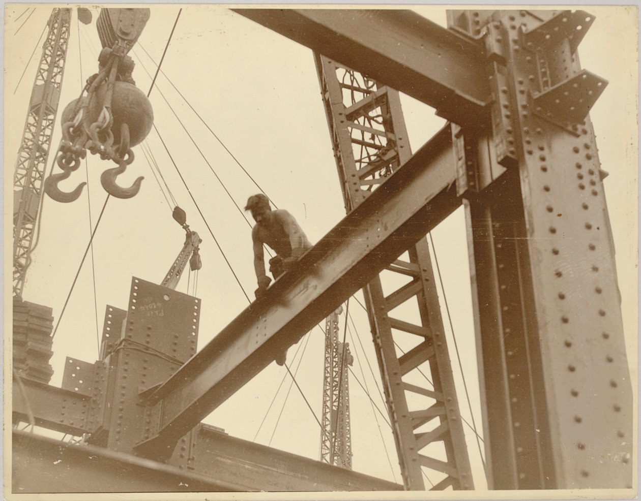 Dělníci na Empire State Building, c.1930 od Lewis Wickes Hine