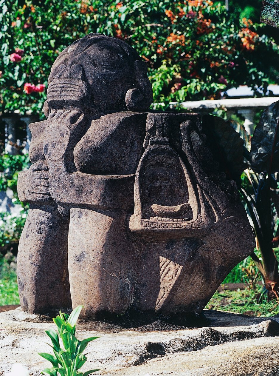 Antropomorfní socha Tiki, Papeete, Tahiti, Společenské ostrovy, Souostroví Návětrných ostrovů, Francouzská Polynésie (zámořské území Francouzské republiky) od Unbekannt Unbekannt