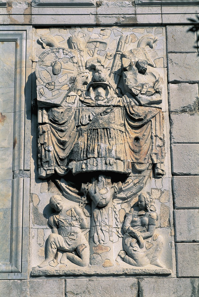 Detailní záběr soch na zdi, Trophee Des Alpes, La Turbie, Provence-Alpes-Cote D