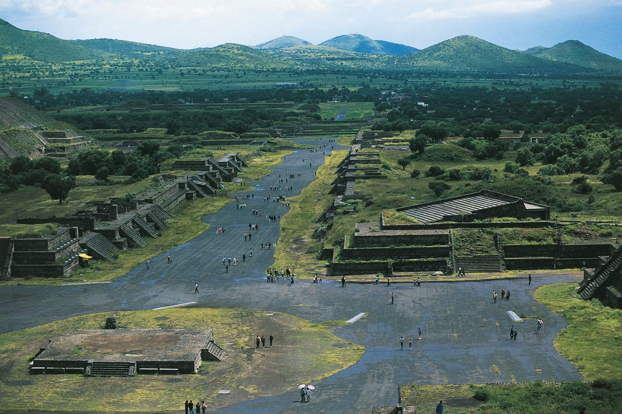 Mexiko, povodí Mexika, Mexico City, Teotihuacan (město bohů), měsíční pyramida a Avenue of Dead od Unbekannt Unbekannt