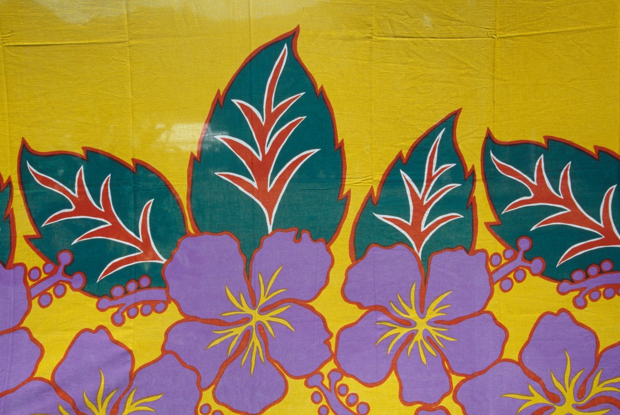 Sarong tkanina zdobená květinovými motivy, ostrov Moorea, Společenské ostrovy, Francouzská Polynésie (zámořské území Francouzské republiky), detail od Unbekannt Unbekannt