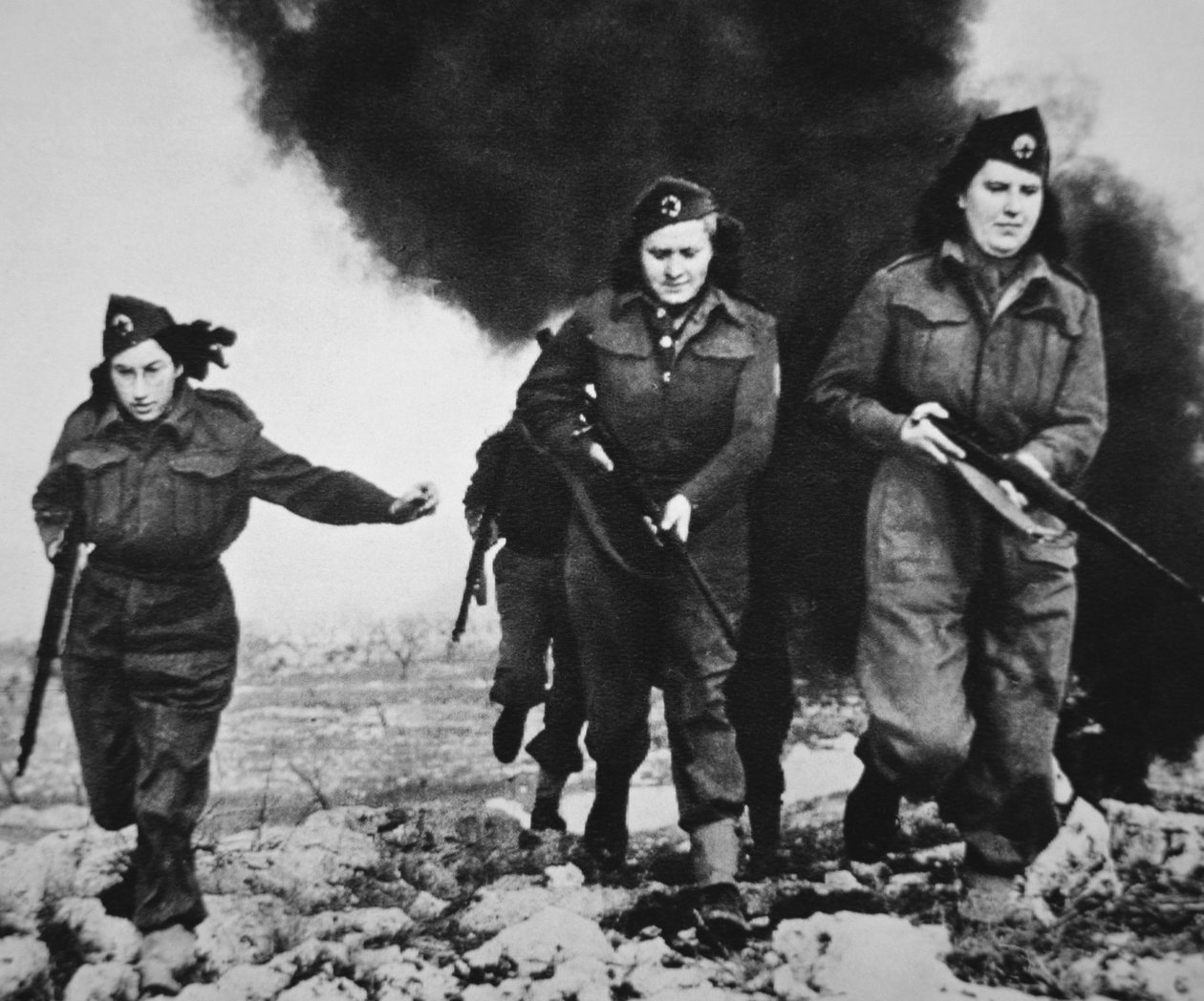 Jugoslávští partyzáni během druhé světové války (černobílá fotografie) od Unbekannt Unbekannt