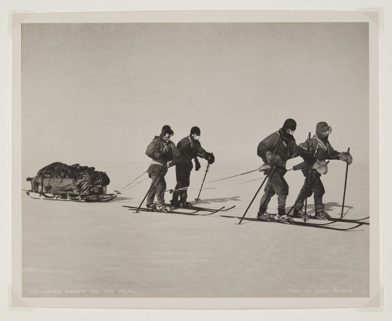 The Polar Party on the Trail (bromidový tisk) od Lieutenant Henry Robertson Bowers