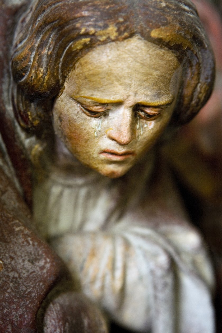 Oltářní díl, pravý panel, detail, Snesení z kříže (malovaný kámen) od Ligier Richier