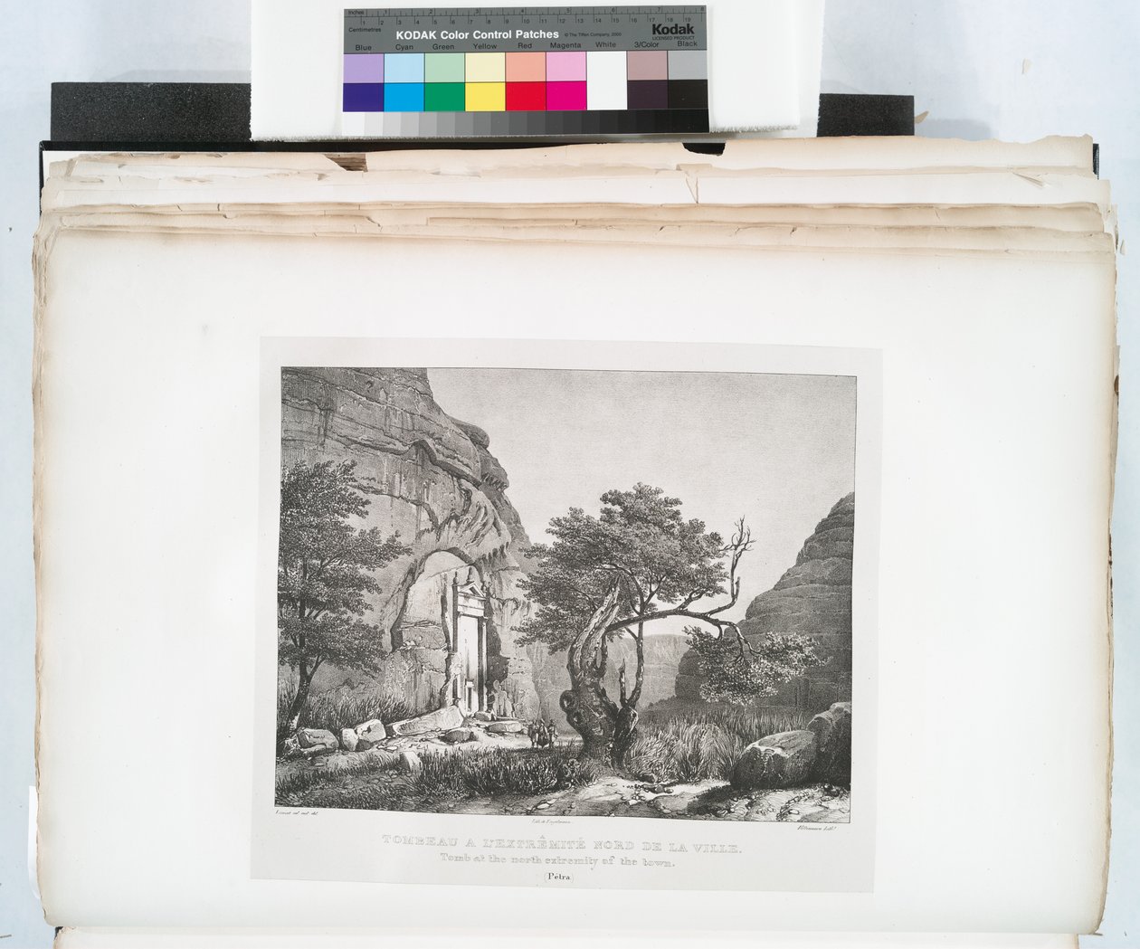 Hrobka se nachází poblíž severního okraje města, Petra od Linant (Linant Pasha) Bellefonds