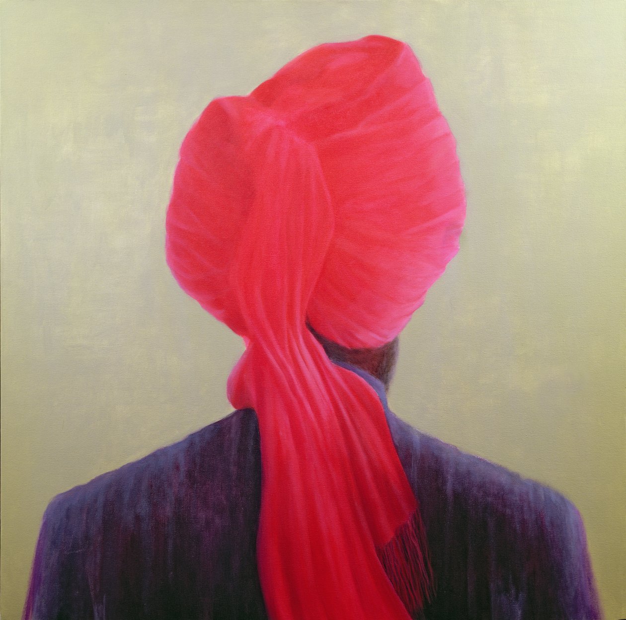 Červený turban, fialová bunda od Lincoln Seligman