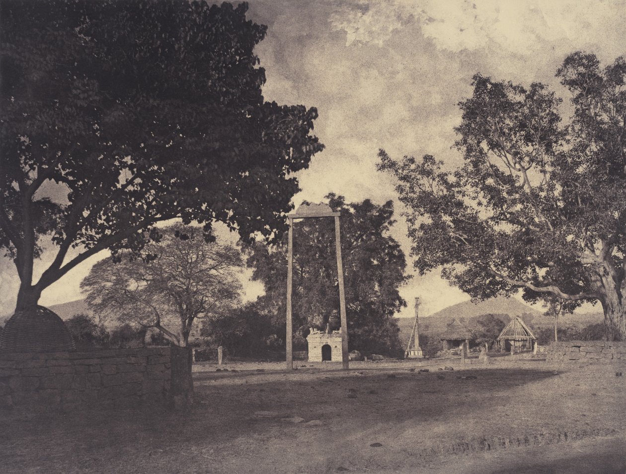 Beekinpully: Permaulova houpačka v Mariammah Covil, prosinec 1857 - leden 1858 (foto) od Linnaeus Tripe