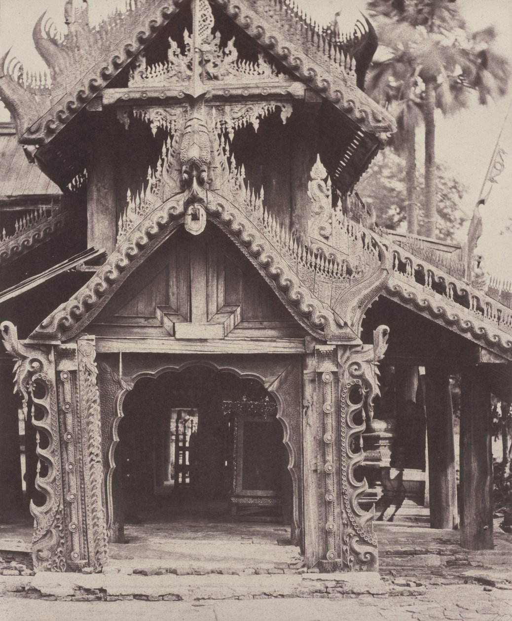 Pugahm Myo: Vyřezávané dveře na nádvoří pagody Shwe Zeegong,20.-24. srpna nebo 23. října od Linnaeus Tripe