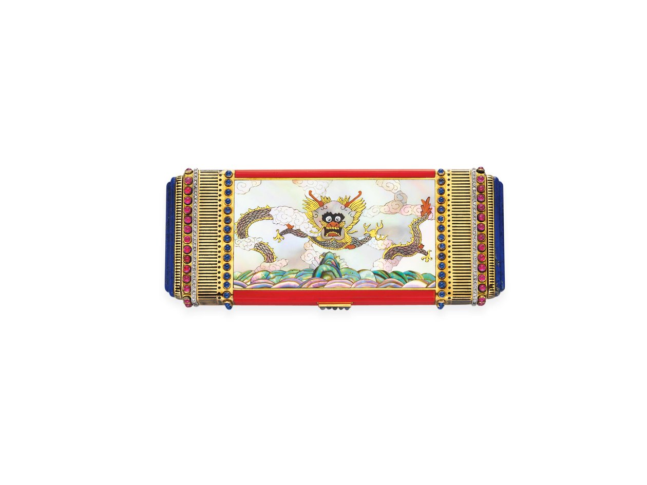 Toaletní pouzdro ve stylu Art Deco, cca 1925 (smalt, perleť, rubíny, safíry, diamanty, lapis lazuli a zlato) od Linzeler Marchak Linzeler Marchak