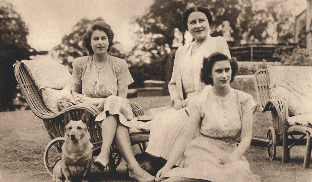 Její Veličenstvo královna s královskými princeznami, c1950. od Lisa Sheridan