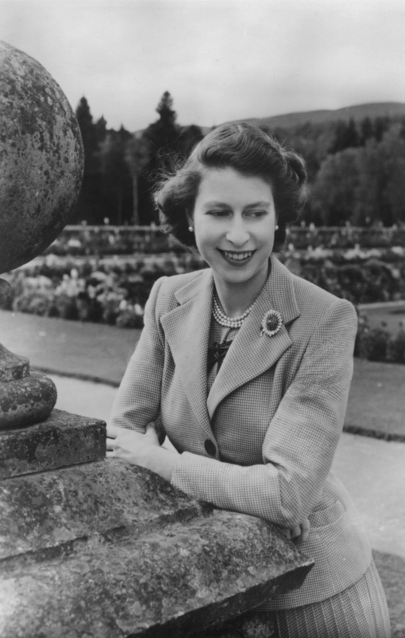 Královna Alžběta II v Balmoral, 28. září 1952. od Lisa Sheridan