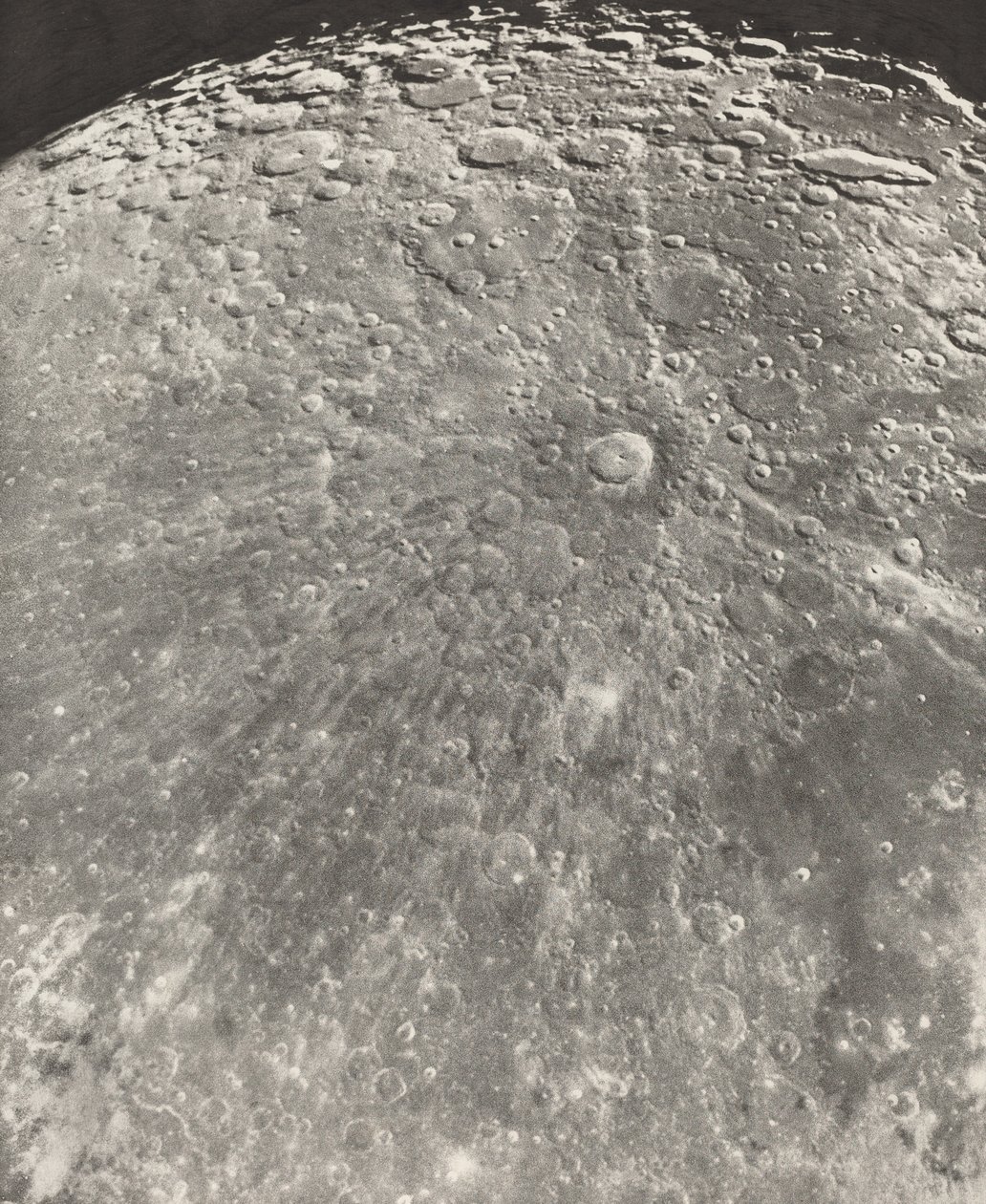 Lunární fotografické záření Tycha – vzestupná fáze od Loewy et Puiseux